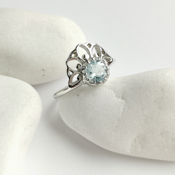 Sky Blue Topaz Ring in Sterling Silver with Lotus Flower tiara size 7 NEW - Picture 2 of 7